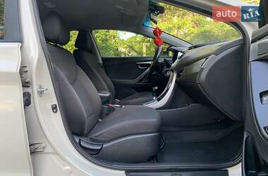 Седан Hyundai Elantra 2012 в 