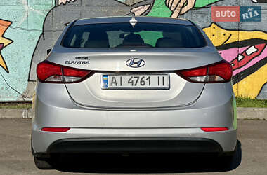 Седан Hyundai Elantra 2015 в 