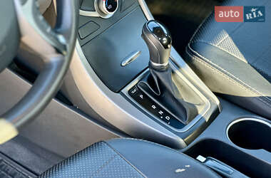 Седан Hyundai Elantra 2015 в 