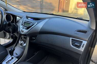 Седан Hyundai Elantra 2012 в 
