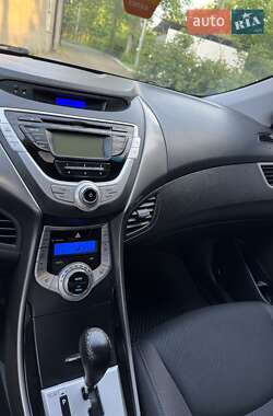 Седан Hyundai Elantra 2012 в 
