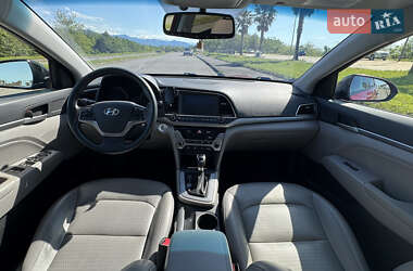 Седан Hyundai Elantra 2016 в 