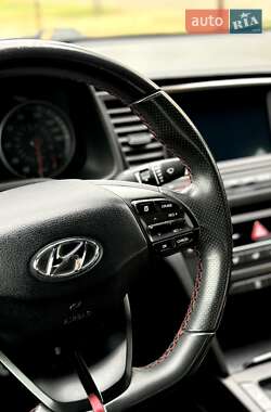 Седан Hyundai Elantra 2016 в 
