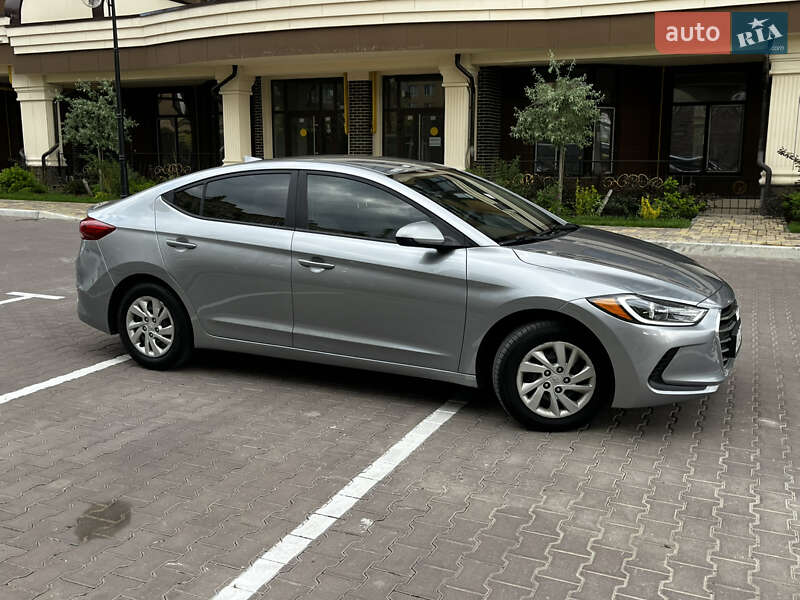 Седан Hyundai Elantra 2016 в Києві