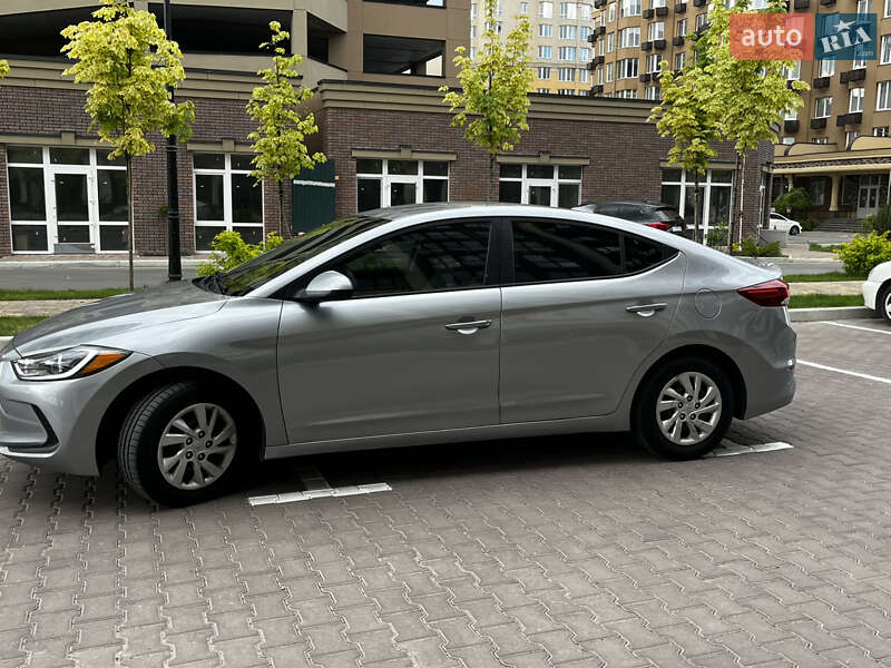 Седан Hyundai Elantra 2016 в Києві