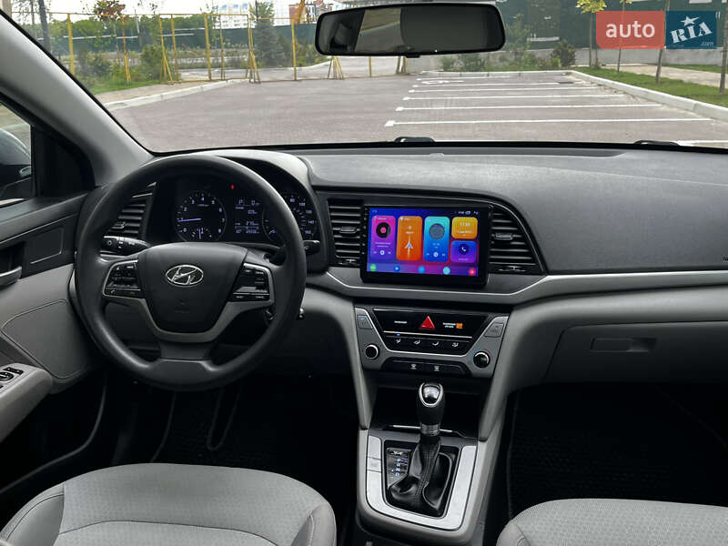 Седан Hyundai Elantra 2016 в Києві