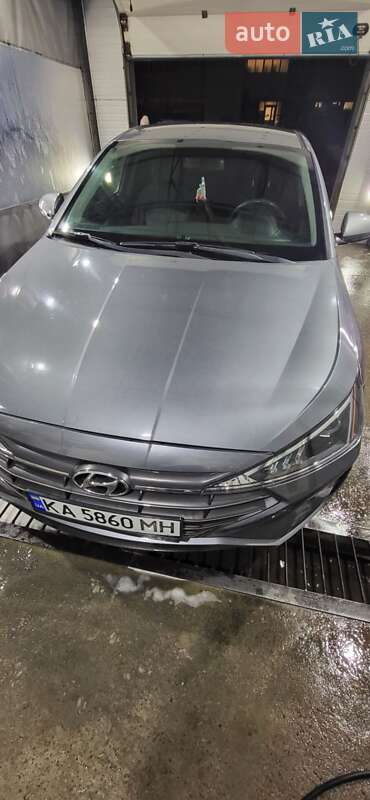 Седан Hyundai Elantra 2018 в Киеве