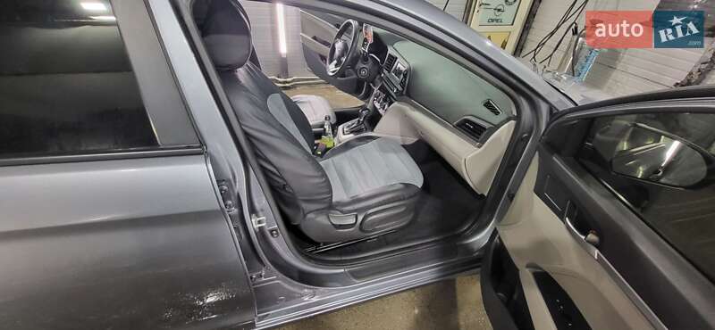Седан Hyundai Elantra 2018 в Киеве
