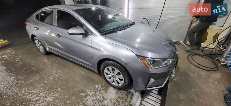 Седан Hyundai Elantra 2018 в Киеве