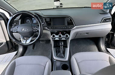 Седан Hyundai Elantra 2019 в 