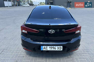 Седан Hyundai Elantra 2019 в 