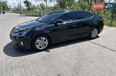 Седан Hyundai Elantra 2019 в 