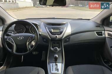 Седан Hyundai Elantra 2013 в 