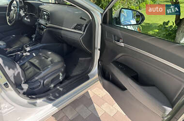 Седан Hyundai Elantra 2016 в 