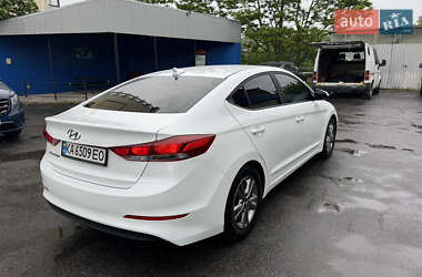 Седан Hyundai Elantra 2017 в 