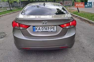 Седан Hyundai Elantra 2013 в 