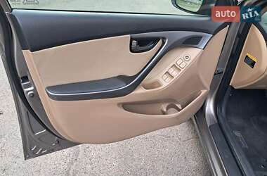Седан Hyundai Elantra 2013 в 