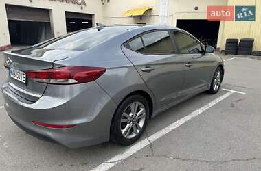 Седан Hyundai Elantra 2017 в 