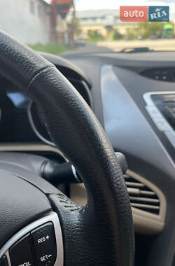 Седан Hyundai Elantra 2012 в 