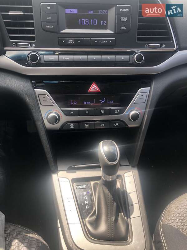 Седан Hyundai Elantra 2018 в Запорожье