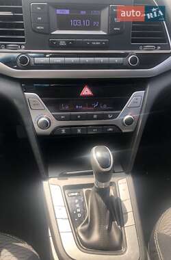 Седан Hyundai Elantra 2018 в 