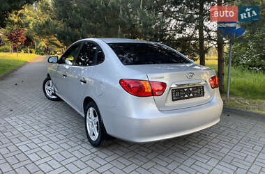 Седан Hyundai Elantra 2011 в 