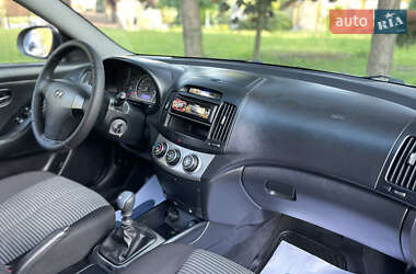 Седан Hyundai Elantra 2011 в 