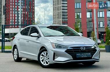 Седан Hyundai Elantra 2019 в Києві