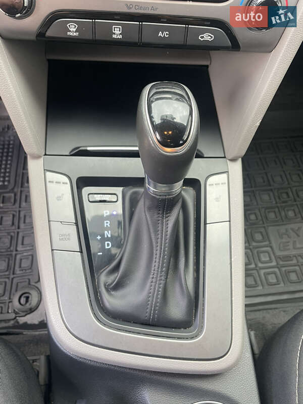 Седан Hyundai Elantra 2016 в Харькове