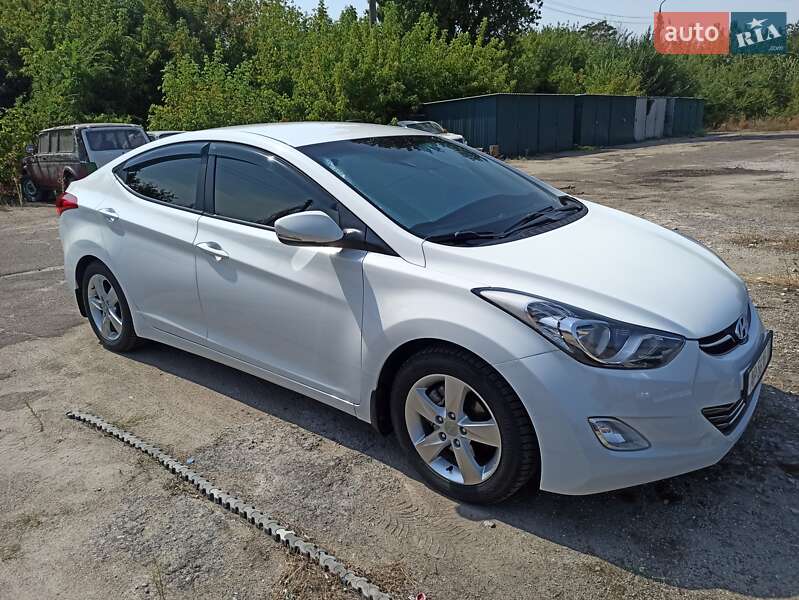Hyundai Elantra 2011