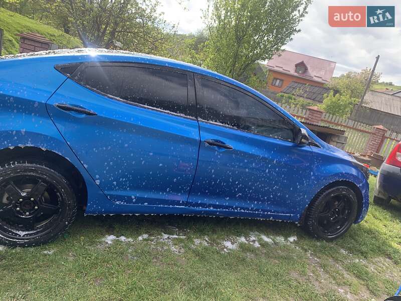Седан Hyundai Elantra 2011 в Сколе