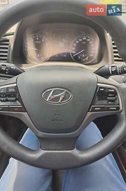 Седан Hyundai Elantra 2017 в 