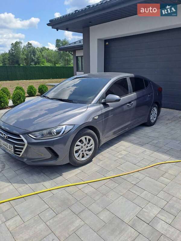 Седан Hyundai Elantra 2017 в 