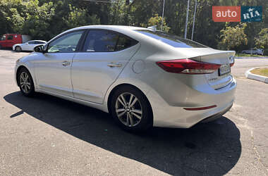 Седан Hyundai Elantra 2017 в 