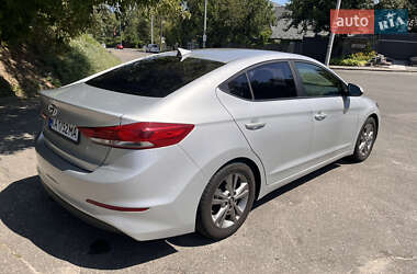 Седан Hyundai Elantra 2017 в 