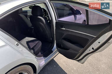 Седан Hyundai Elantra 2017 в 