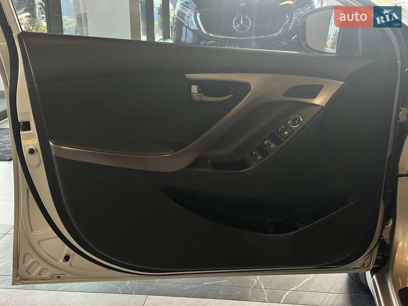 Седан Hyundai Elantra 2012 в Львове