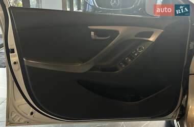 Седан Hyundai Elantra 2012 в 
