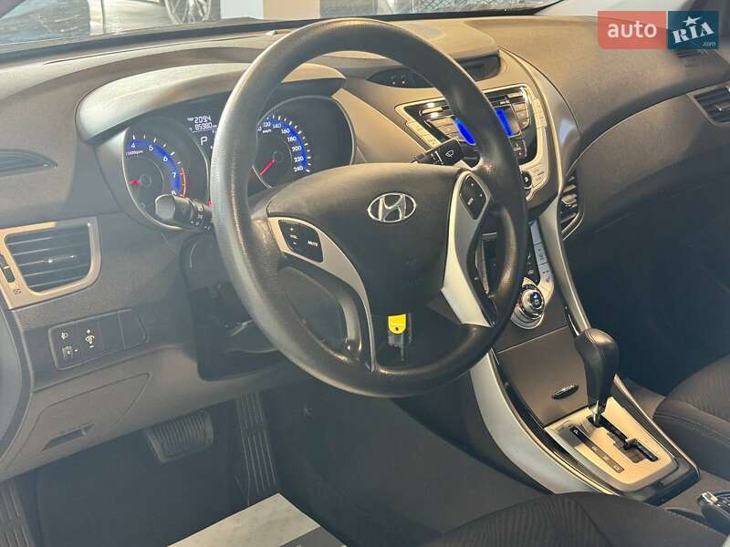 Седан Hyundai Elantra 2012 в Львове