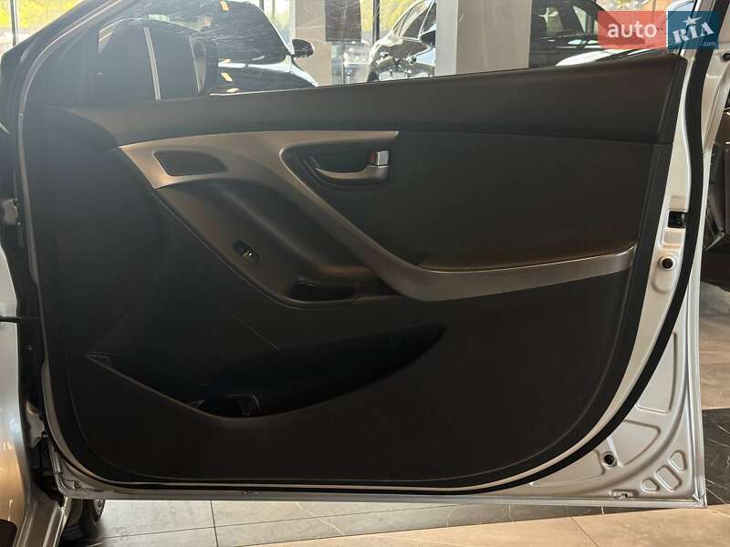 Седан Hyundai Elantra 2012 в Львове