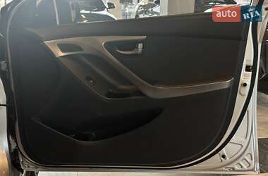 Седан Hyundai Elantra 2012 в 