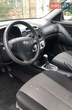 Седан Hyundai Elantra 2010 в 