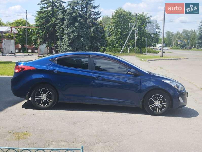Седан Hyundai Elantra 2011 в Лубнах