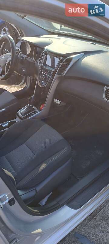 Хэтчбек Hyundai Elantra 2012 в Киеве