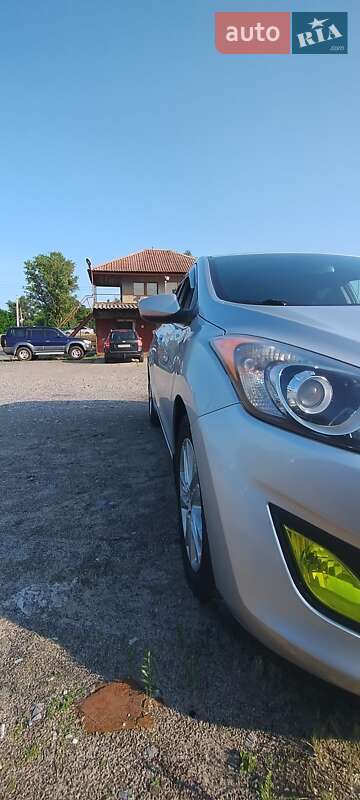 Хэтчбек Hyundai Elantra 2012 в Киеве