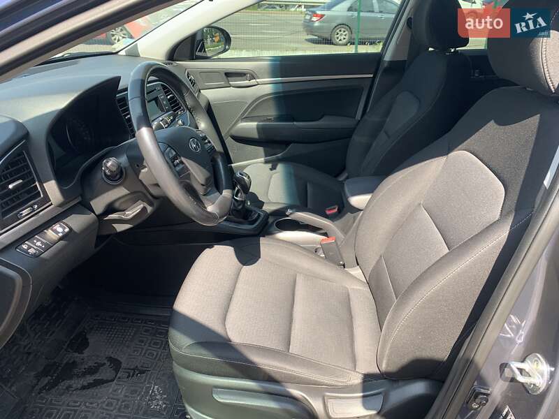 Седан Hyundai Elantra 2018 в Киеве