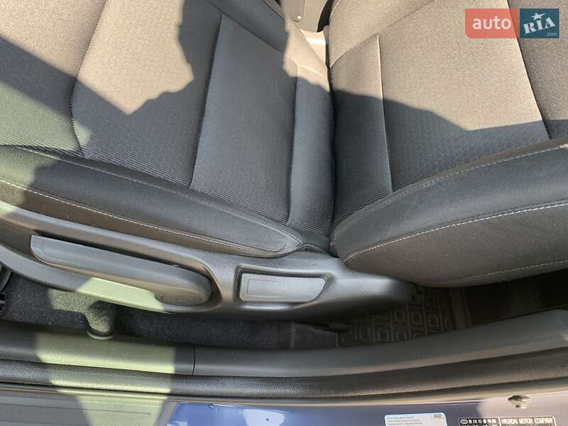 Седан Hyundai Elantra 2018 в Киеве