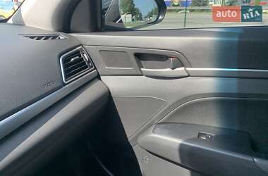 Седан Hyundai Elantra 2018 в 