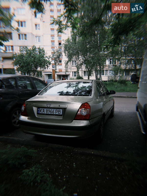 Hyundai Elantra 2005