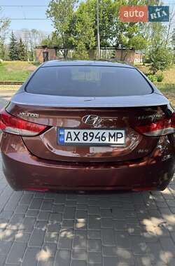 Седан Hyundai Elantra 2013 в 
